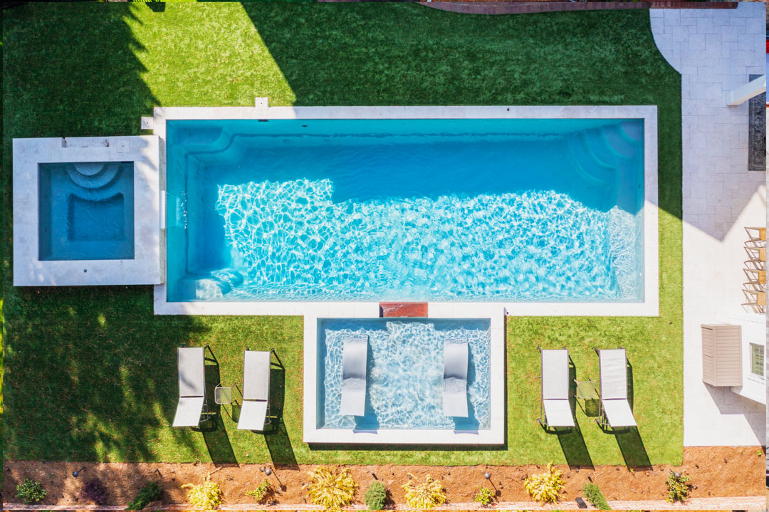 fiberglass swimming pool builder